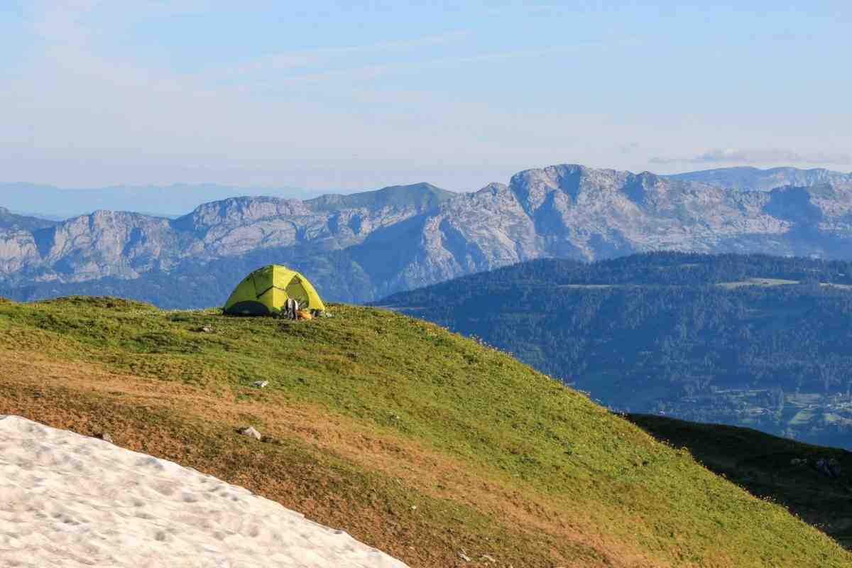 Où plantez-vous votre tente dans les montagnes?
